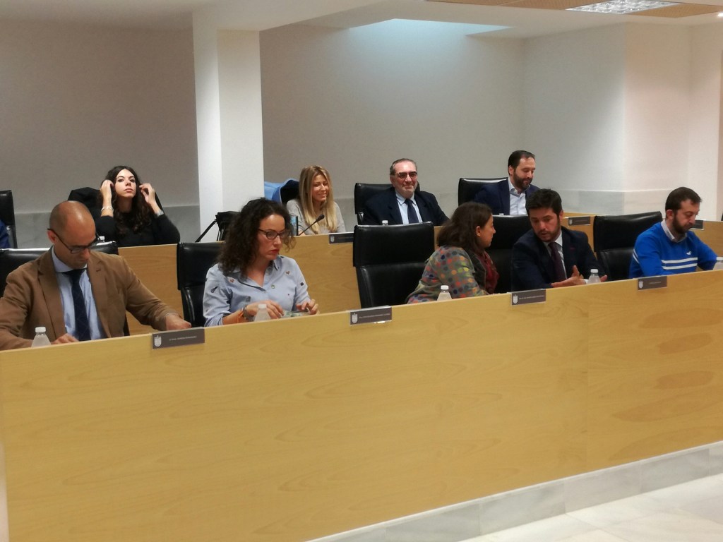 El PSOE y sus socios cobrarán retroactivamente la tasa de vado de los últimos 3 años a las&nbsp;urbanizaciones