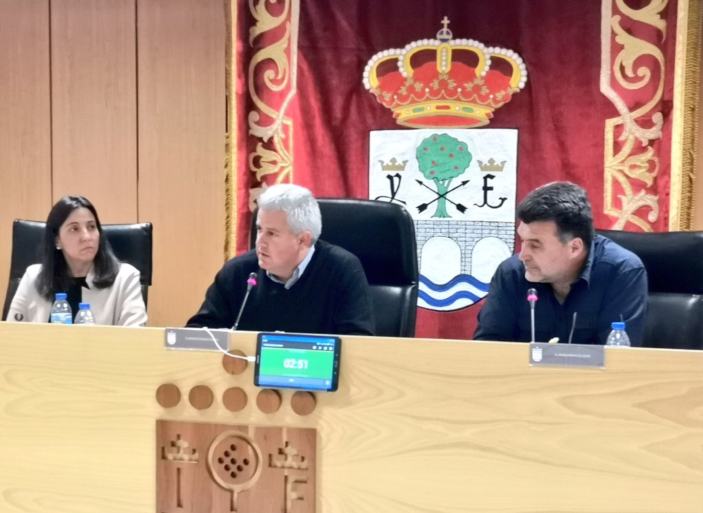 Lucía S. Fernández denuncia la intención de Narciso Romero de cambiar la fecha del pleno de abril, saltándose lo dispuesto en el reglamento, para irse de vacaciones en Semana&nbsp;Santa