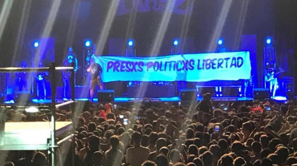 Solicitamos suspender el concierto de los ex miembros del grupo en cuyo directo se sacó una pancarta pidiendo libertad para los golpistas&nbsp;catalanes