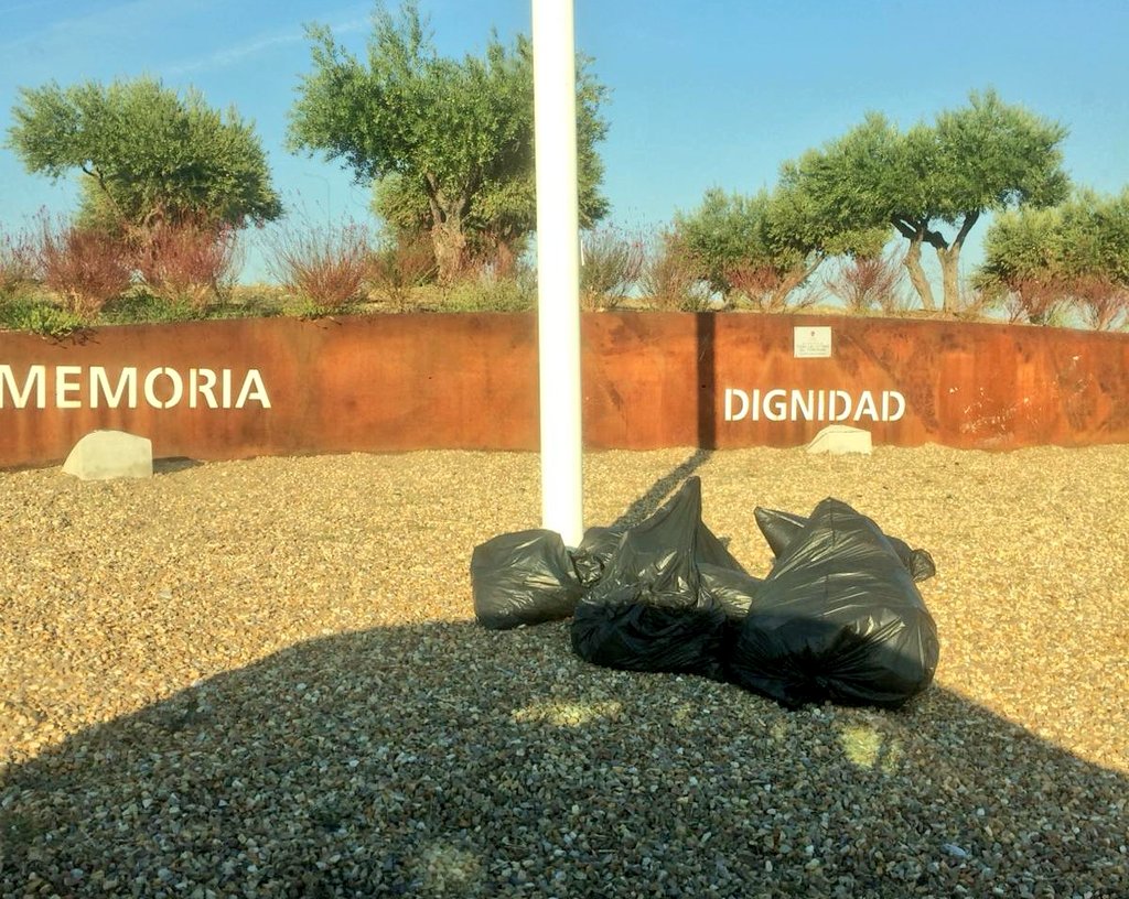 El PP acusa al alcalde de Sanse de permitir que la glorieta en honor a las Víctimas del Terrorismo se convierta en un&nbsp;vertedero