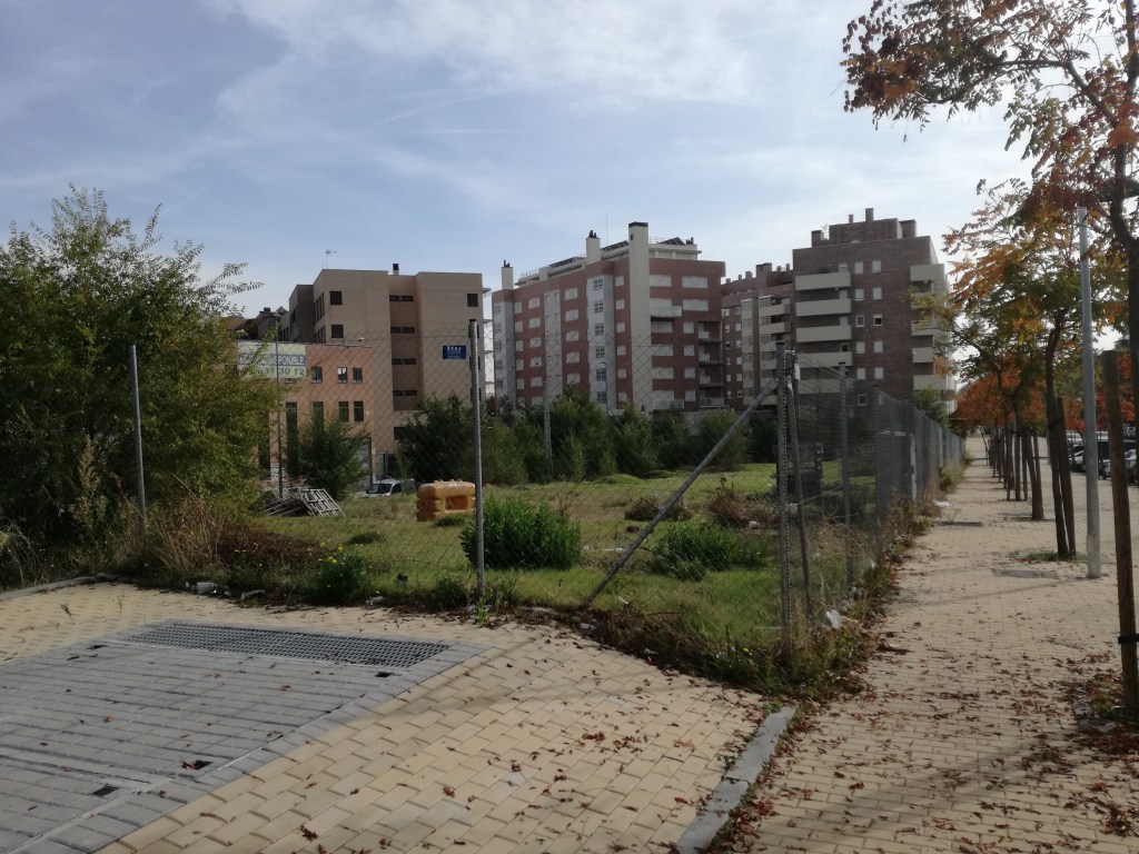 El Ayuntamiento de San Sebastián de los Reyes paraliza la adjudicación de 3 parcelas municipales por las que iban a ingresarse 12 millones de euros tras no poder acreditarse la “plena legalidad” de la&nbsp;operación