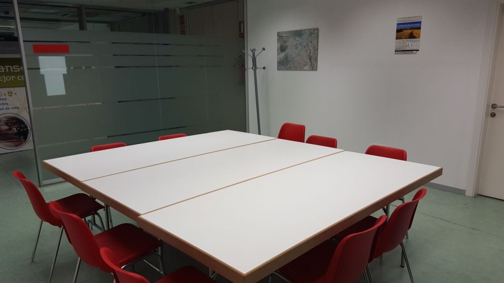 Numerosas quejas de los jóvenes de Dehesa Vieja y Los Arroyos ante la imposibilidad de estudiar en el edificio Pepe Viyuela como les prometió el&nbsp;alcalde