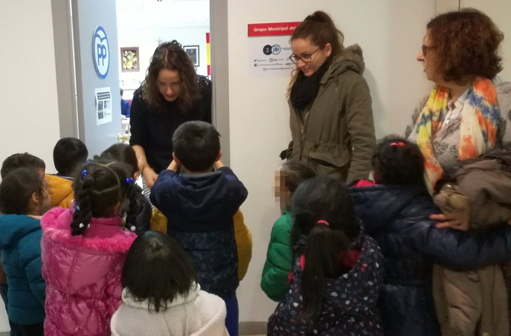 PP Sanse exige la convocatoria de becas municipales para la compra de libros de texto y material escolar tras publicar la revista municipal una noticia falsa que acusa a la Comunidad de Madrid de&nbsp;impedirlo