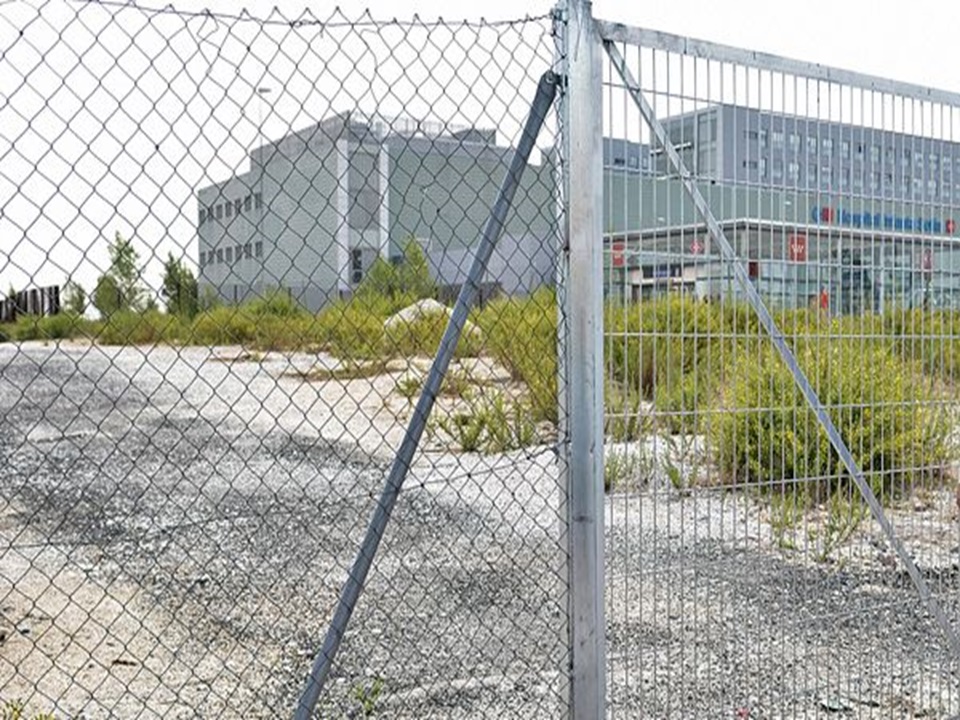 PP Sanse logra que el Ayuntamiento agilice la apertura del aparcamiento gratis junto al&nbsp;hospital